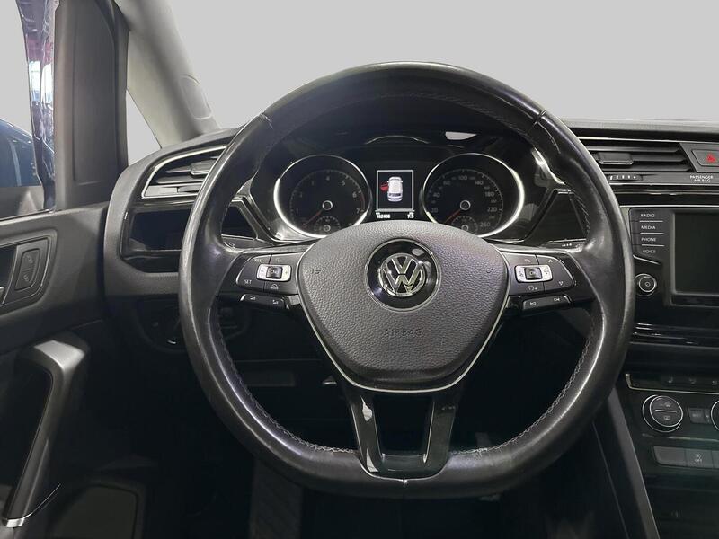 Volkswagen Touran vaihtoauto