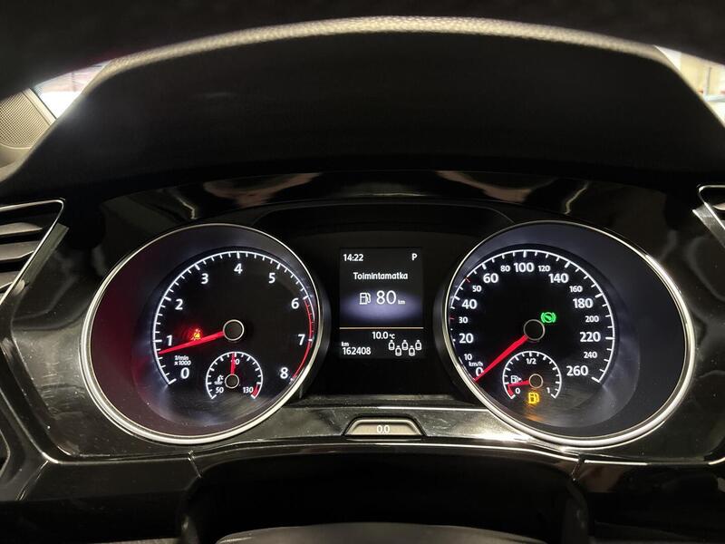 Volkswagen Touran vaihtoauto