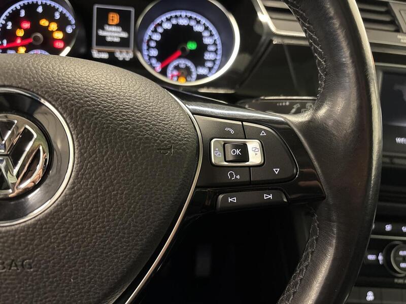 Volkswagen Touran vaihtoauto