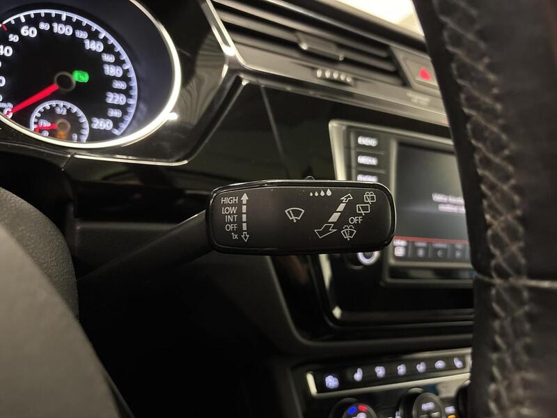 Volkswagen Touran vaihtoauto