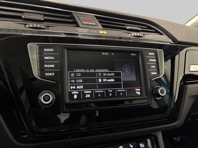 Volkswagen Touran vaihtoauto