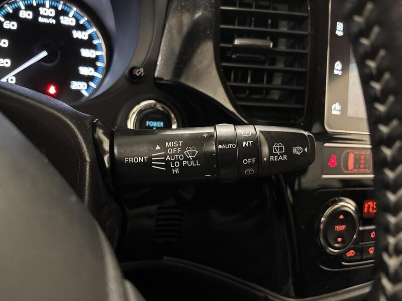 Mitsubishi Outlander PHEV vaihtoauto