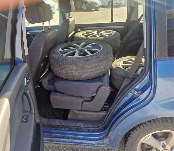 Volkswagen Touran vaihtoauto