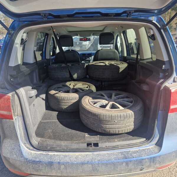 Volkswagen Touran vaihtoauto