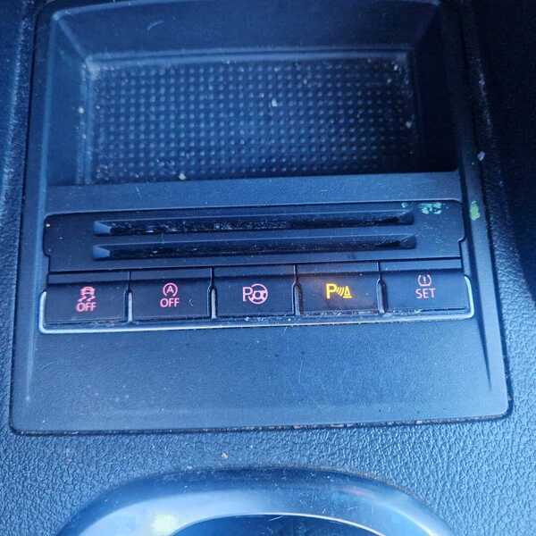 Volkswagen Touran vaihtoauto