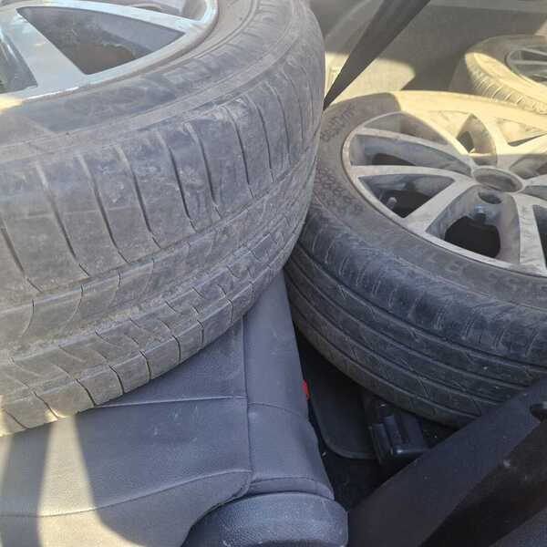 Volkswagen Touran vaihtoauto