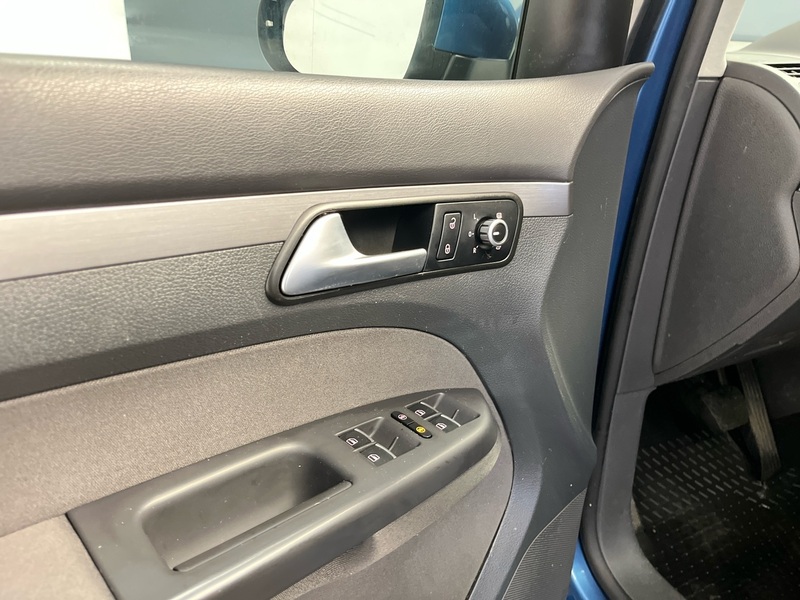 Volkswagen Touran vaihtoauto
