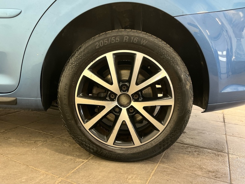 Volkswagen Touran vaihtoauto