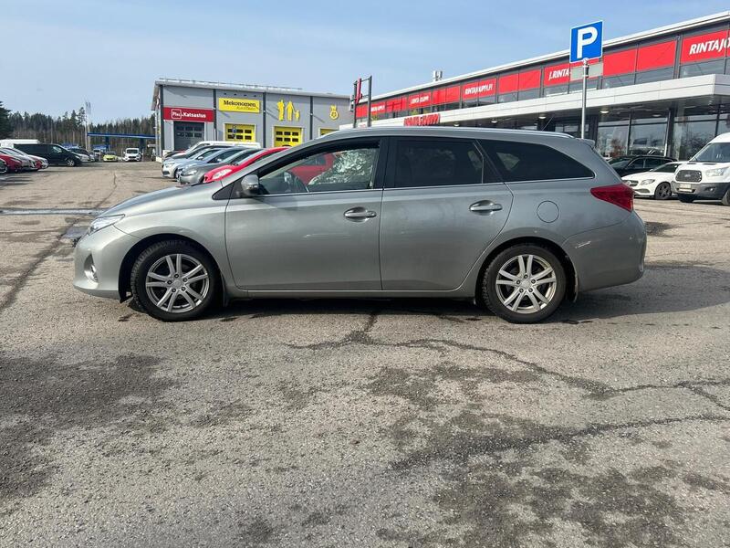 Toyota Auris vaihtoauto