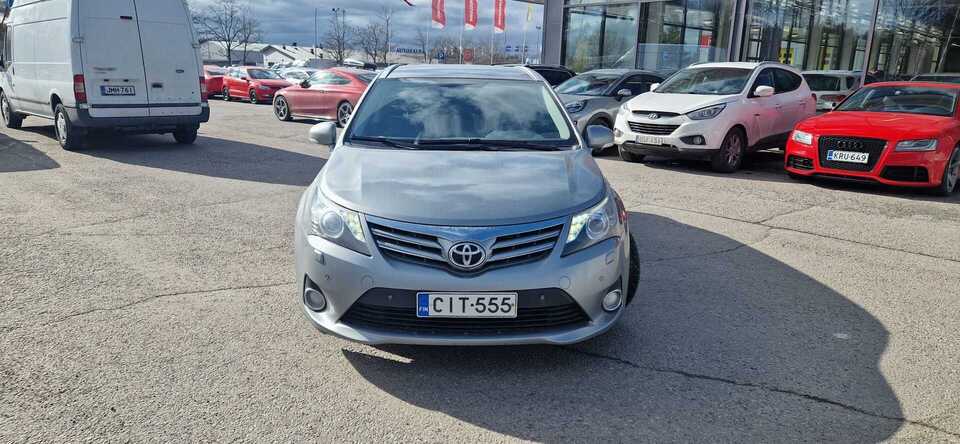 Toyota Avensis vaihtoauto