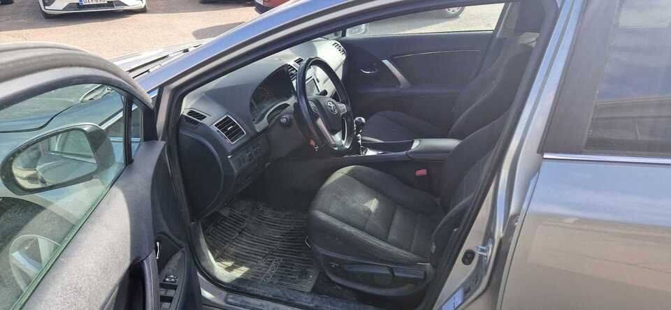 Toyota Avensis vaihtoauto