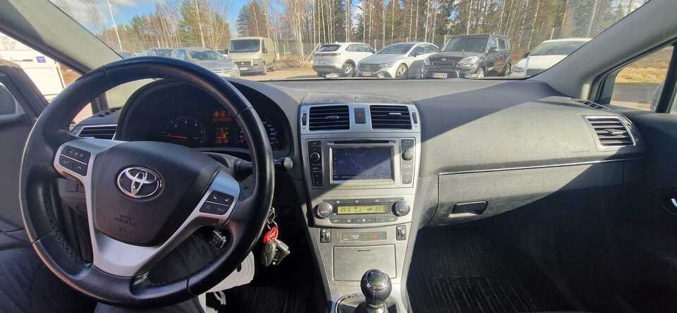 Toyota Avensis vaihtoauto