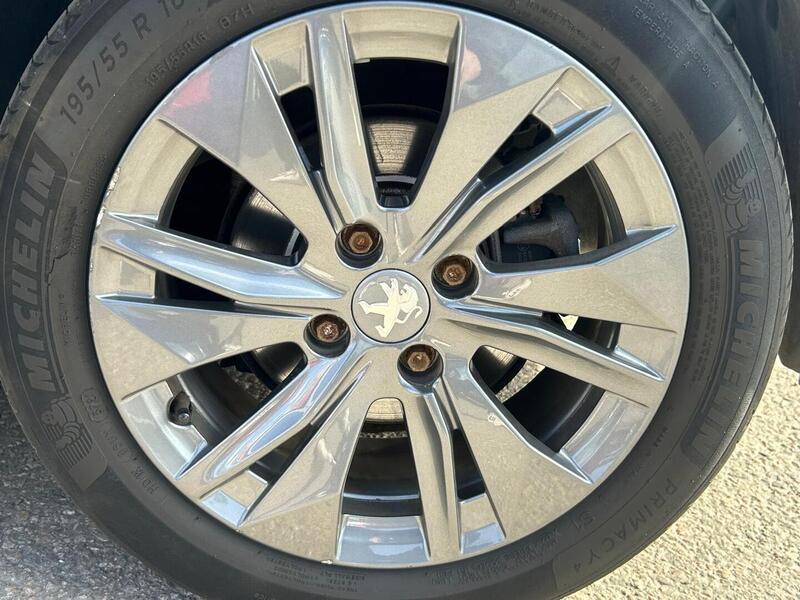 Peugeot e-208 vaihtoauto