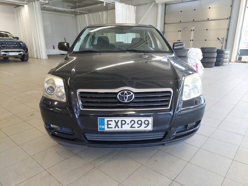 Toyota Avensis vaihtoauto