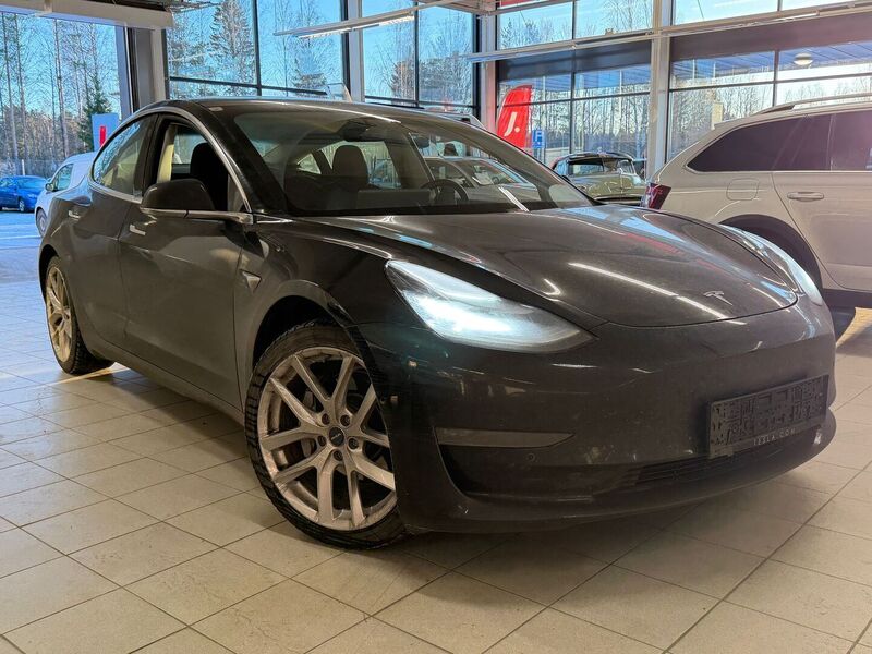 Tesla Model 3 vaihtoauto