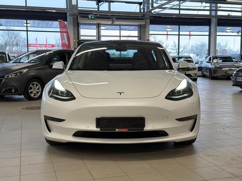 Tesla Model 3 vaihtoauto