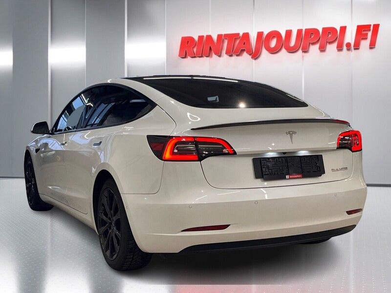 Tesla Model 3 vaihtoauto