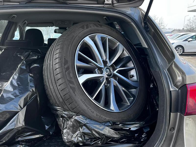 Toyota Avensis vaihtoauto