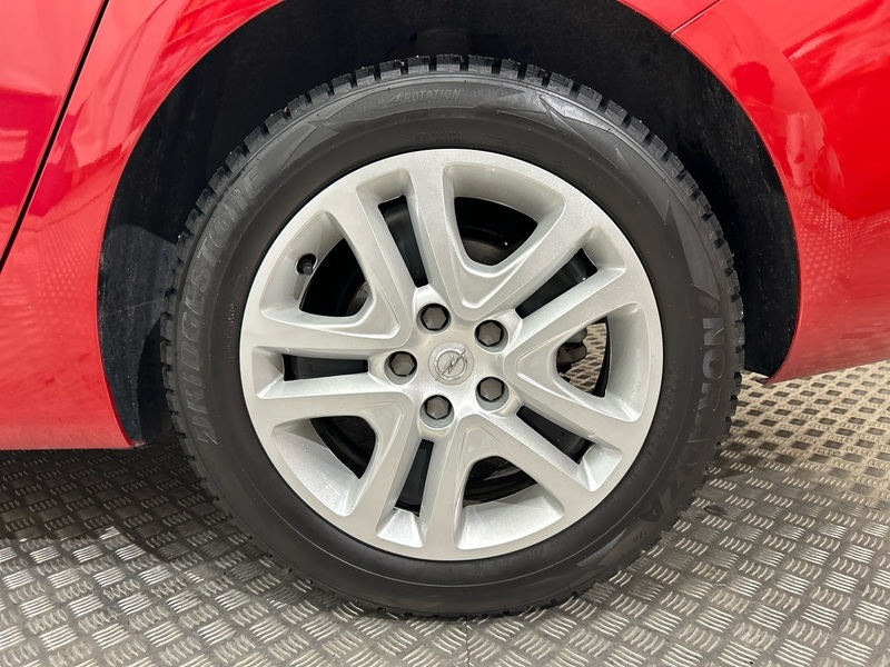 Opel Astra vaihtoauto