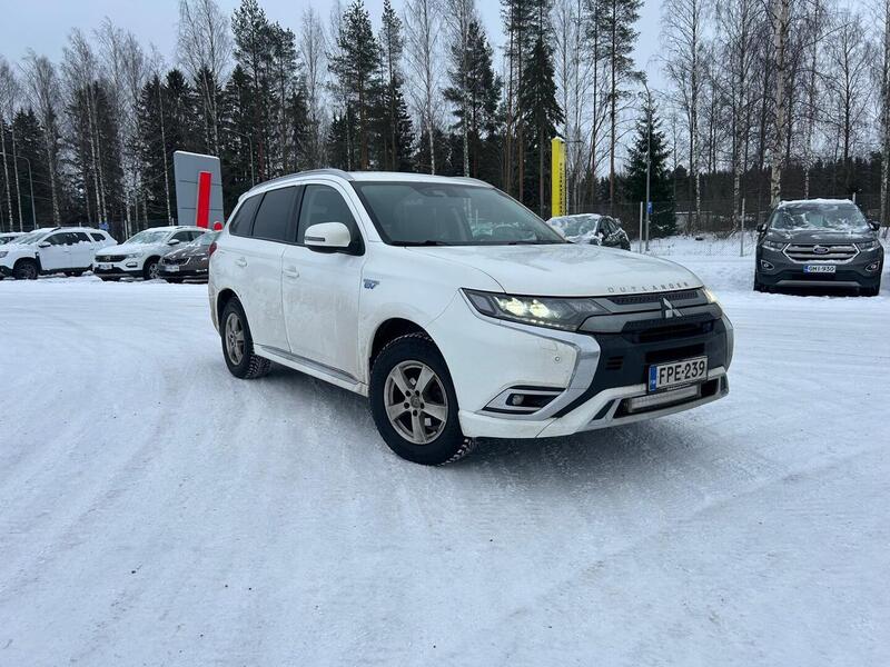 Mitsubishi Outlander PHEV vaihtoauto