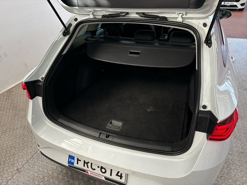 SEAT Leon Sportstourer vaihtoauto