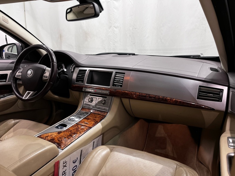 Jaguar XF vaihtoauto