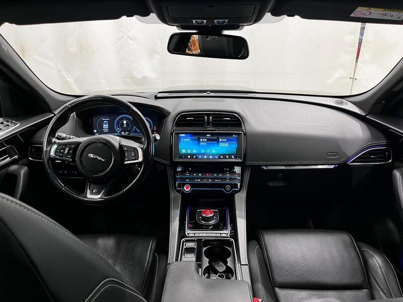 Jaguar F-PACE vaihtoauto