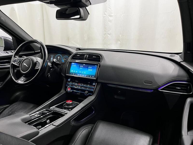 Jaguar F-PACE vaihtoauto