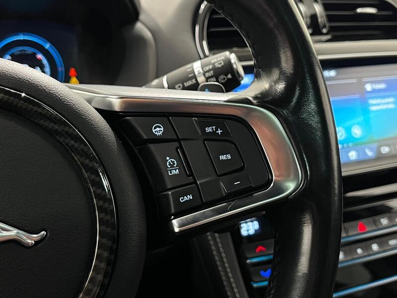 Jaguar F-PACE vaihtoauto