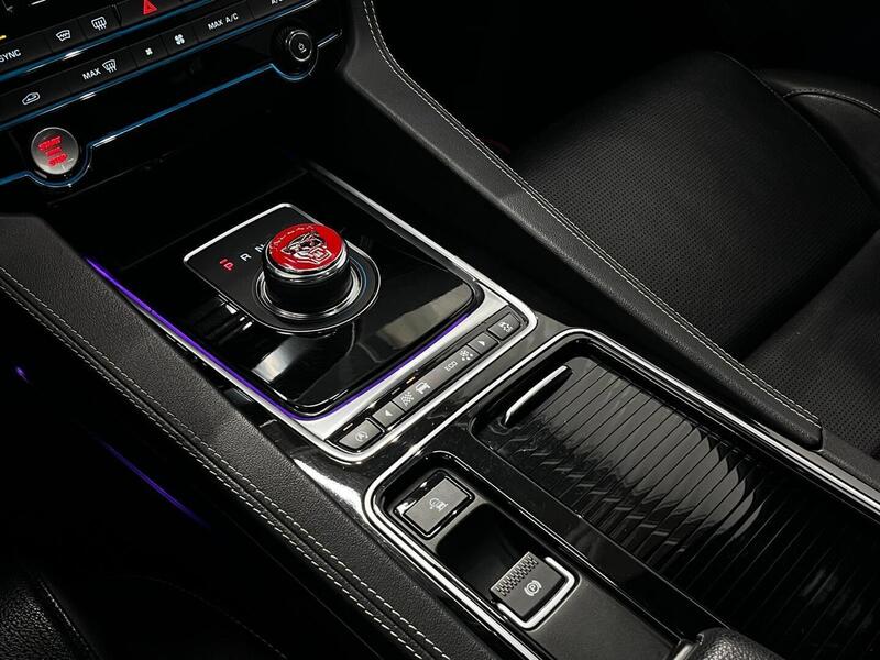 Jaguar F-PACE vaihtoauto