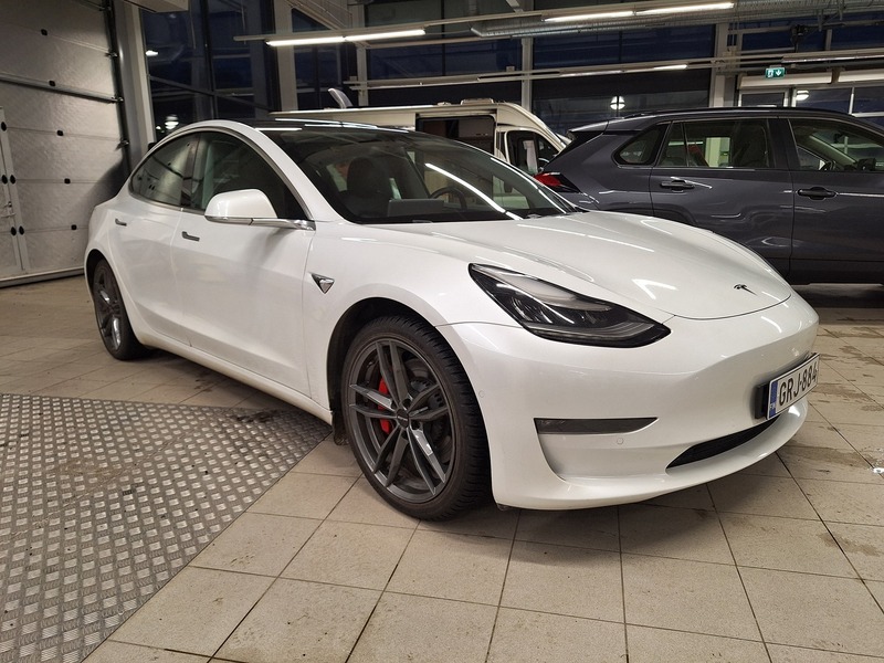Tesla Model 3 vaihtoauto