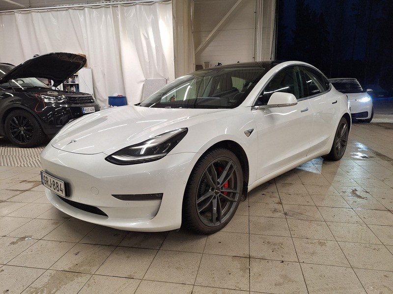Tesla Model 3 vaihtoauto