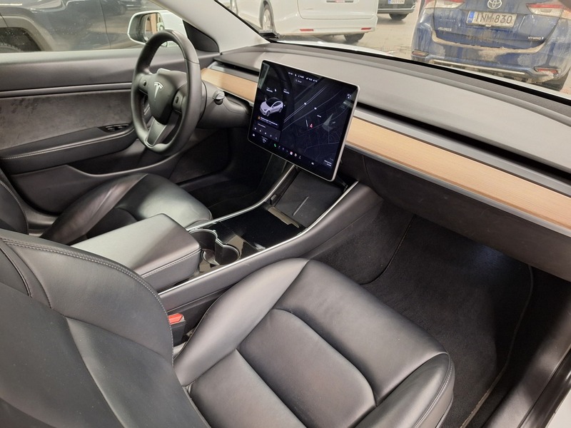 Tesla Model 3 vaihtoauto