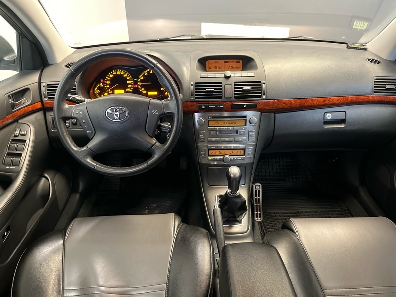 Toyota Avensis vaihtoauto