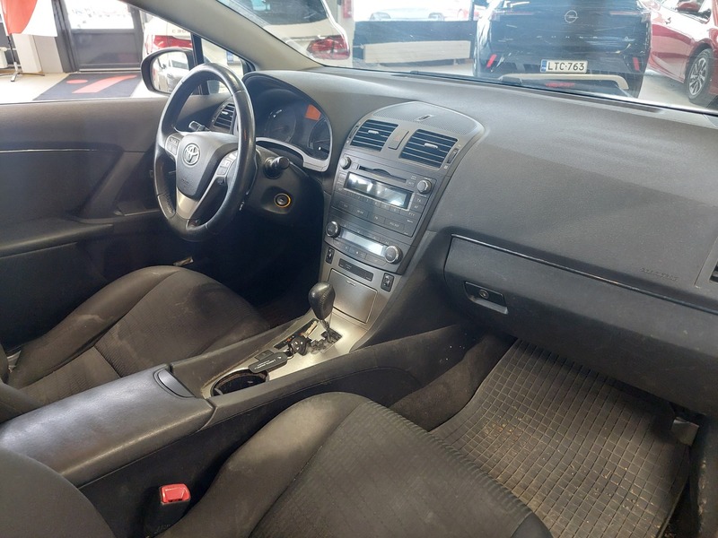 Toyota Avensis vaihtoauto