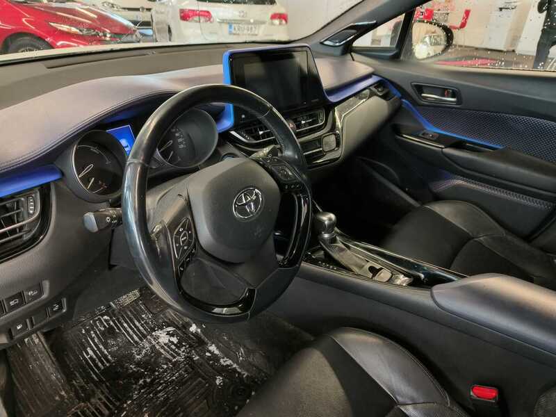 Toyota C-HR vaihtoauto