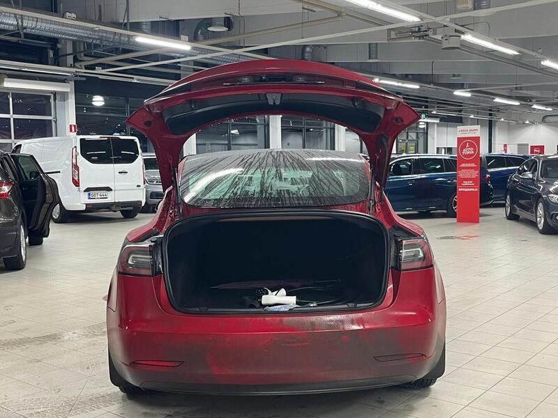 Tesla Model 3 vaihtoauto