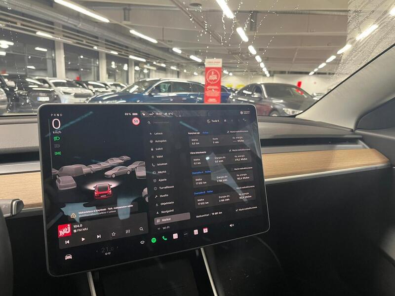 Tesla Model 3 vaihtoauto