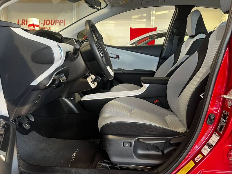 Toyota Prius Plug-in vaihtoauto