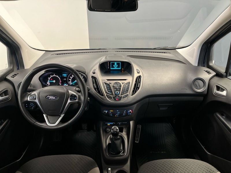 Ford Tourneo Courier vaihtoauto