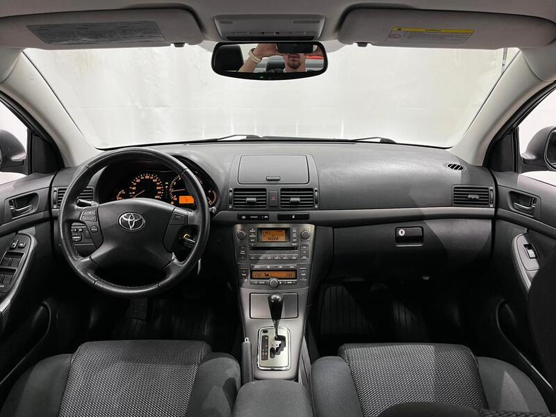 Toyota Avensis vaihtoauto