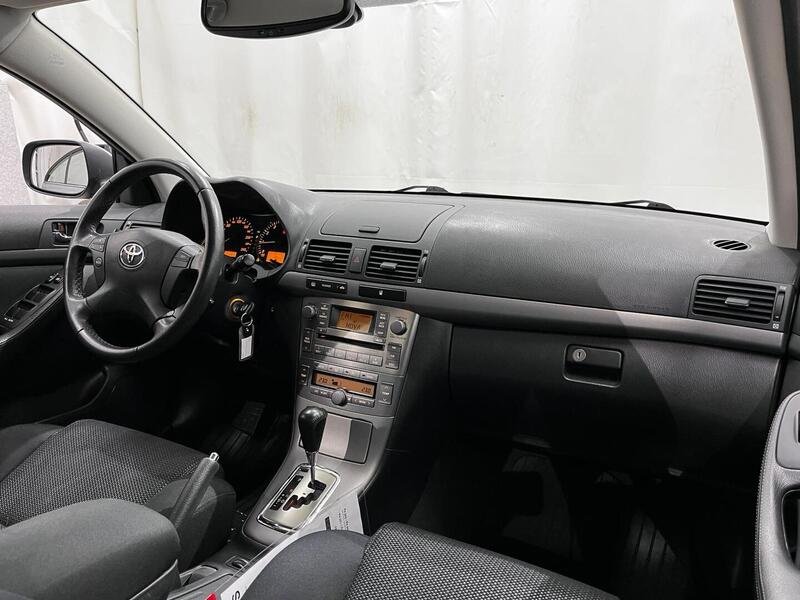 Toyota Avensis vaihtoauto