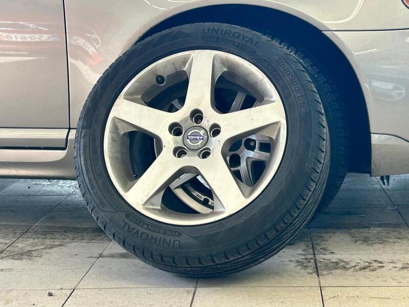 Volvo V70 vaihtoauto