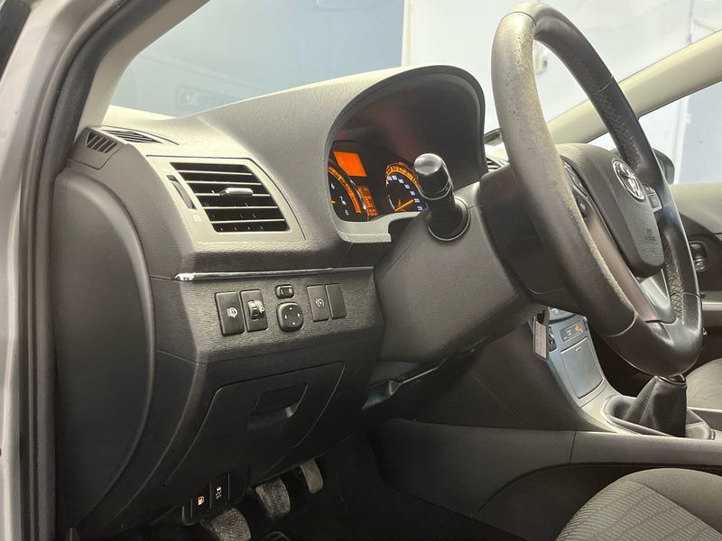 Toyota Avensis vaihtoauto