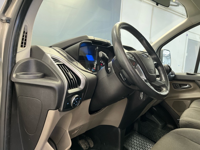 Ford Tourneo Custom vaihtoauto