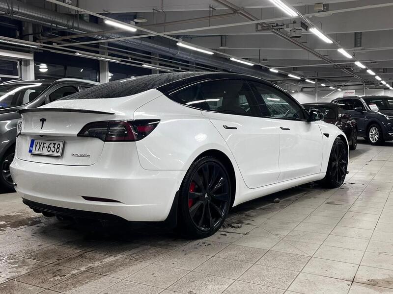 Tesla Model 3 vaihtoauto