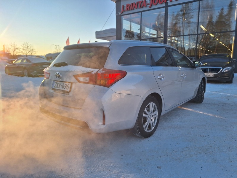 Toyota Auris vaihtoauto