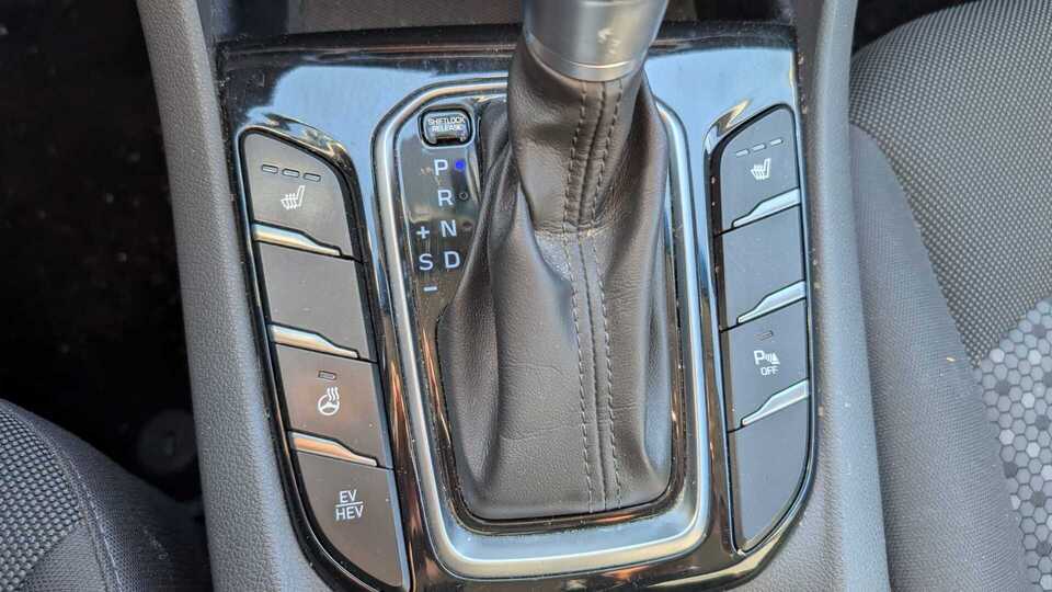 Hyundai IONIQ plug-in vaihtoauto