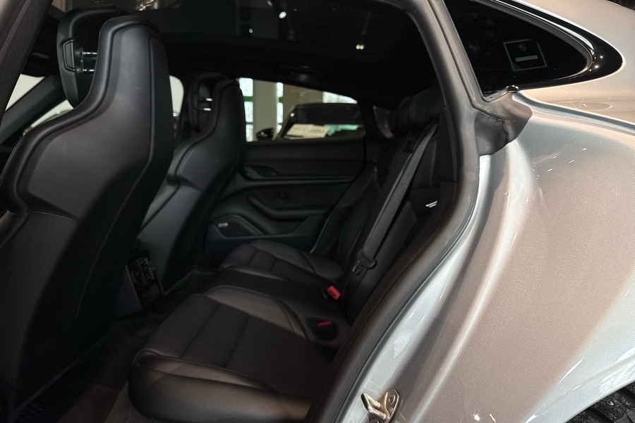 Porsche Taycan vaihtoauto