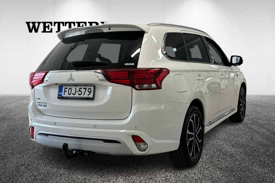 Mitsubishi Outlander PHEV vaihtoauto